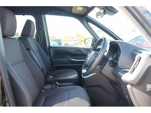 TOYOTA VOXY HYBRID 2023