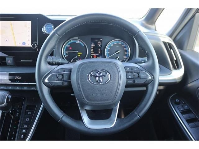 TOYOTA VOXY HYBRID 2023