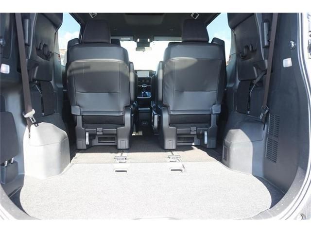 TOYOTA VOXY HYBRID 2023