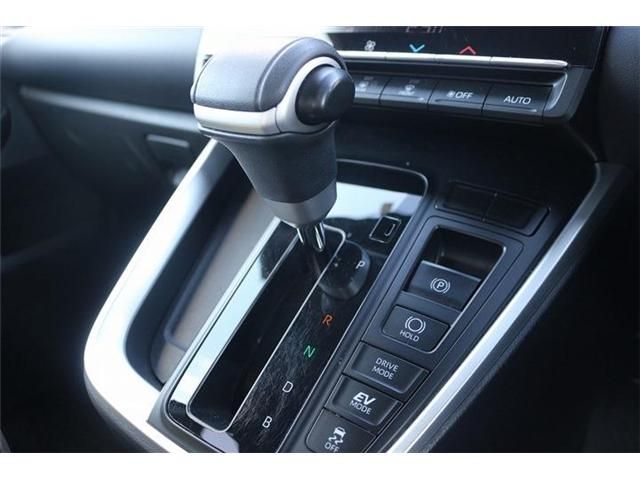 TOYOTA VOXY HYBRID 2023