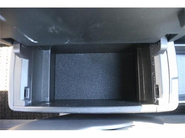 TOYOTA VOXY HYBRID 2023