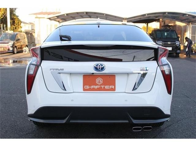 TOYOTA PRIUS 2017