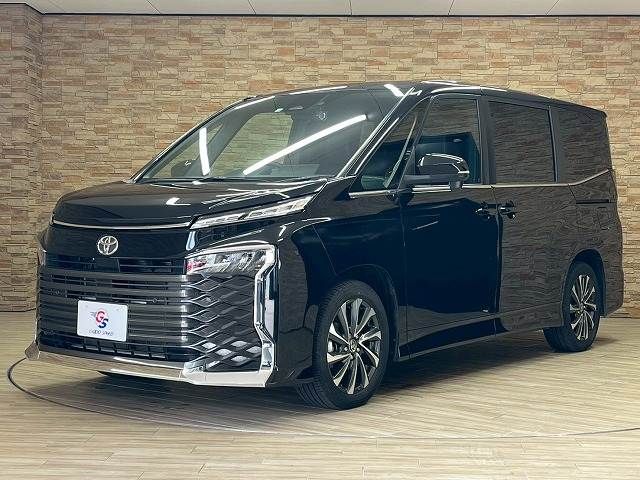 TOYOTA VOXY 2022