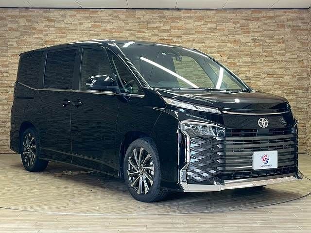 TOYOTA VOXY 2022
