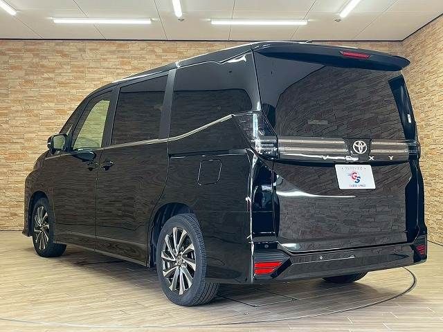 TOYOTA VOXY 2022