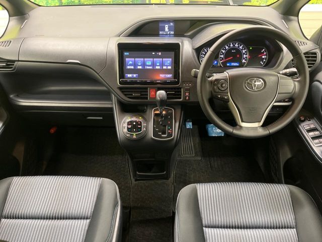 TOYOTA VOXY 2015