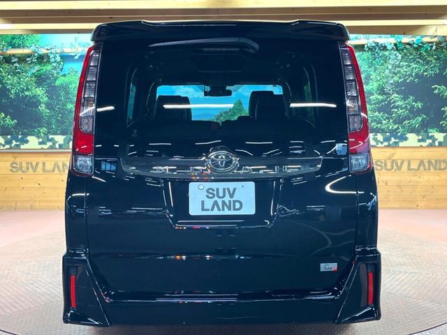 TOYOTA NOAH 2017
