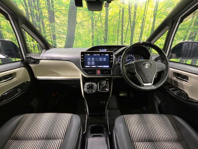 TOYOTA NOAH HYBRID 2021