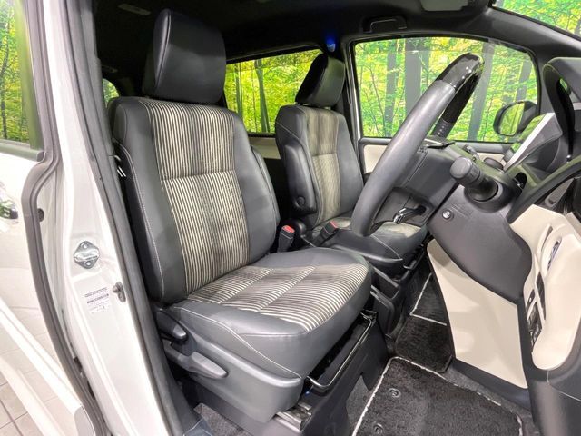 TOYOTA NOAH HYBRID 2021