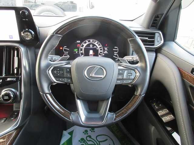 TOYOTA LEXUS LX600 2023