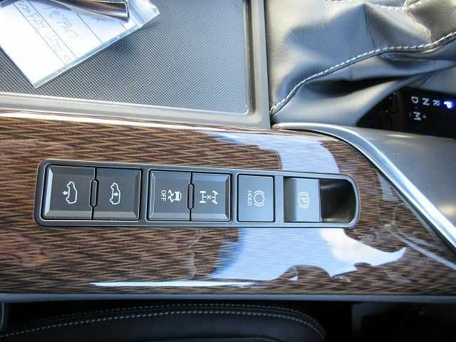 TOYOTA LEXUS LX600 2023