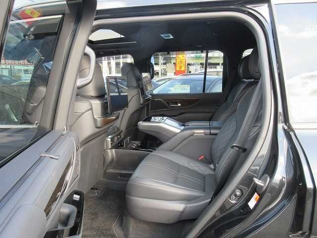 TOYOTA LEXUS LX600 2023