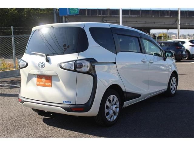 TOYOTA SIENTA 2017