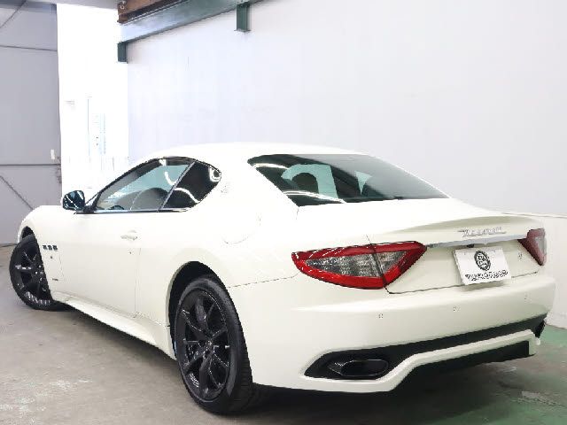 MASERATI MASERATI GRANTURISMO 2015