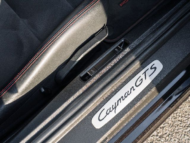 PORSCHE PORSCHE CAYMAN 2015