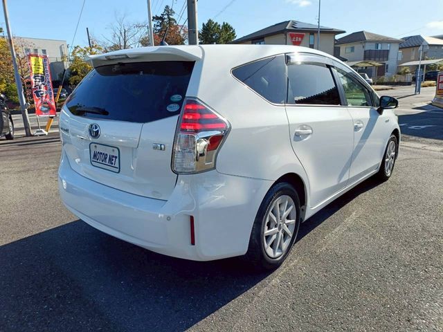 TOYOTA PRIUS Alpha 2016