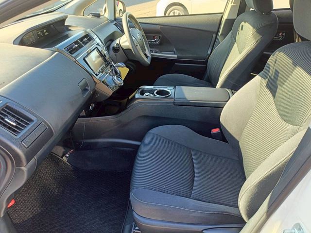 TOYOTA PRIUS Alpha 2016