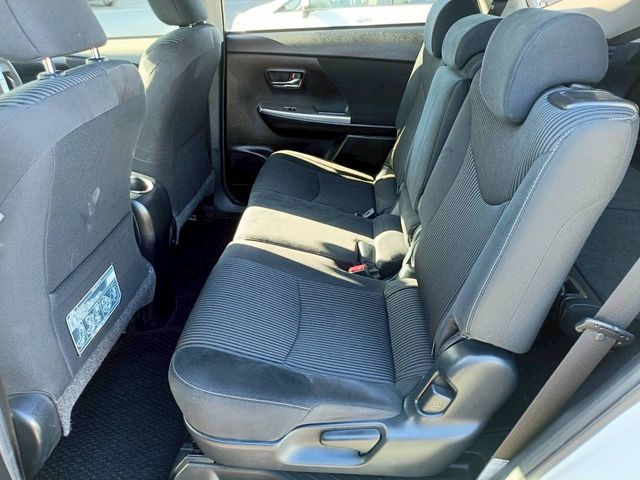 TOYOTA PRIUS Alpha 2016