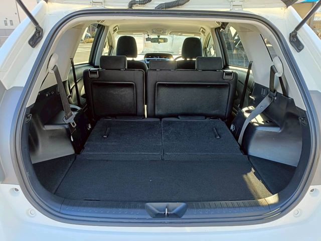 TOYOTA PRIUS Alpha 2016