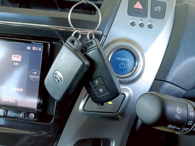 TOYOTA PRIUS Alpha 2016