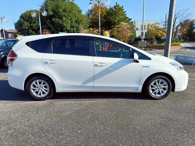 TOYOTA PRIUS Alpha 2016