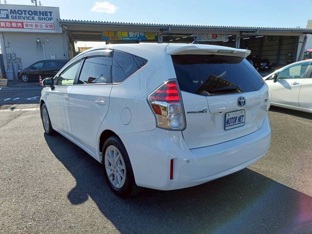 TOYOTA PRIUS Alpha 2016