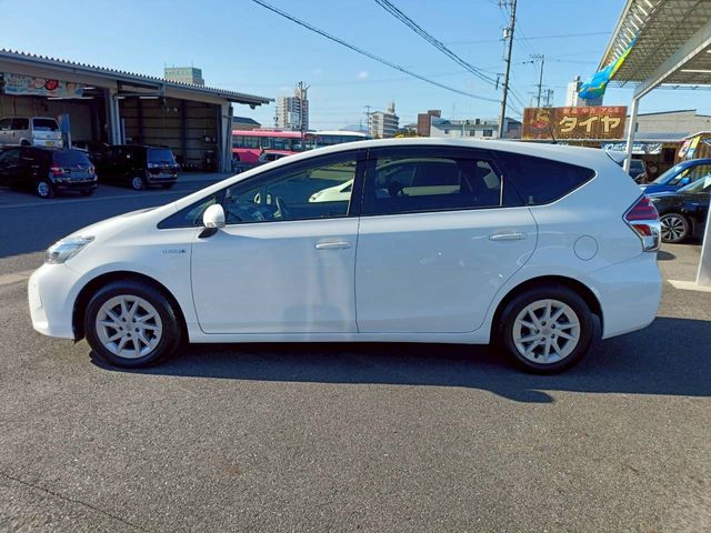 TOYOTA PRIUS Alpha 2016