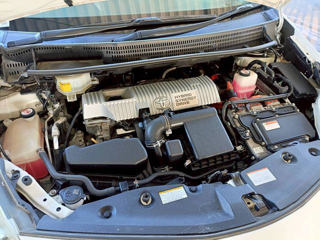 TOYOTA PRIUS Alpha 2016