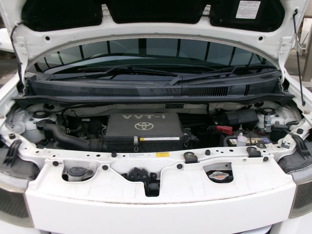 TOYOTA bB 2009