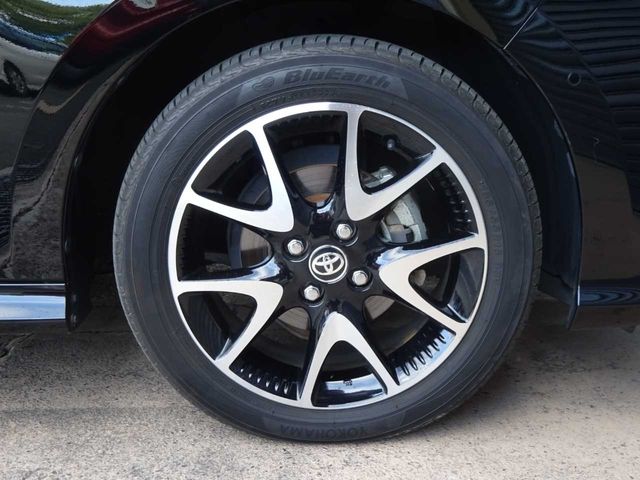 TOYOTA YARIS HYBRID 2020