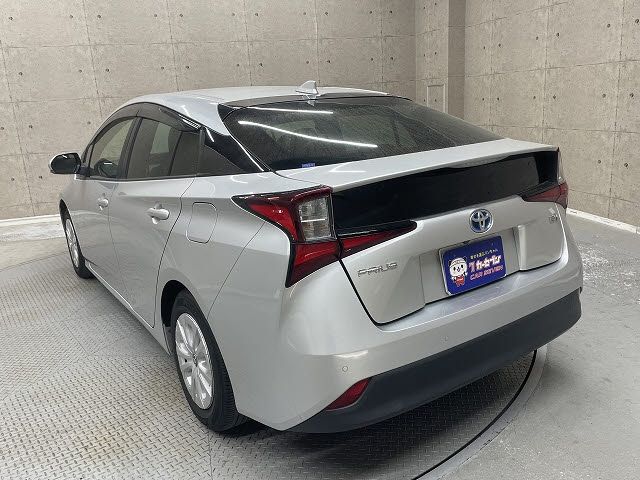 TOYOTA PRIUS 2021