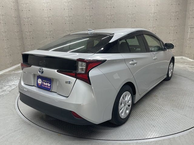 TOYOTA PRIUS 2021