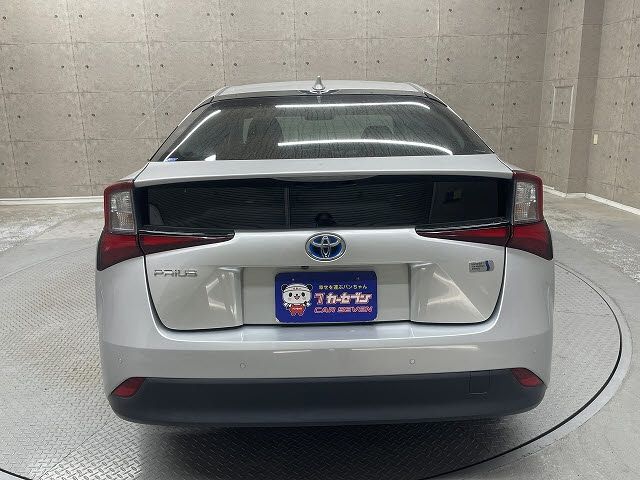 TOYOTA PRIUS 2021