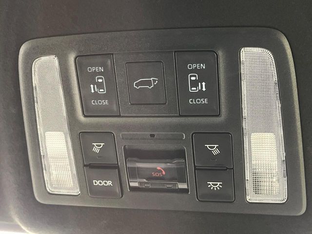 TOYOTA NOAH HYBRID 2025