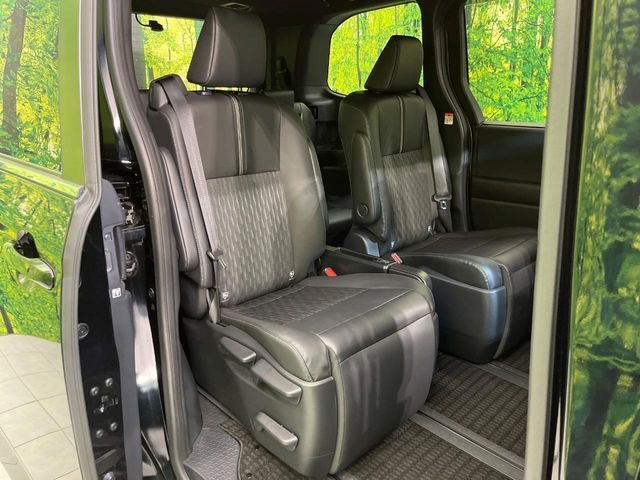 TOYOTA NOAH HYBRID 2025