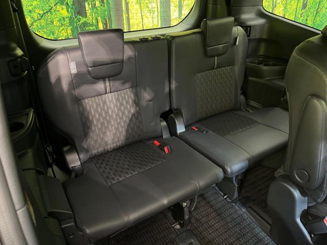 TOYOTA NOAH HYBRID 2025