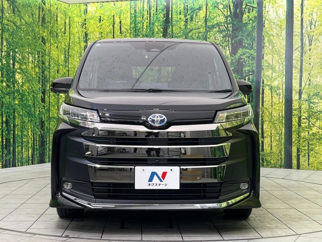 TOYOTA NOAH HYBRID 2025