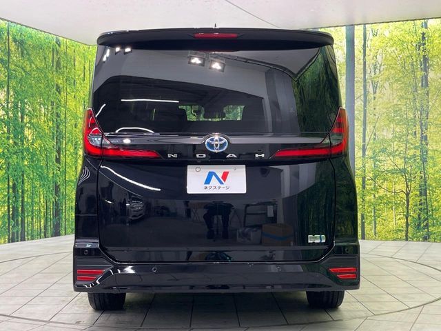 TOYOTA NOAH HYBRID 2025