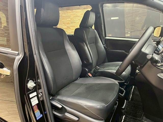 TOYOTA NOAH HYBRID 2019