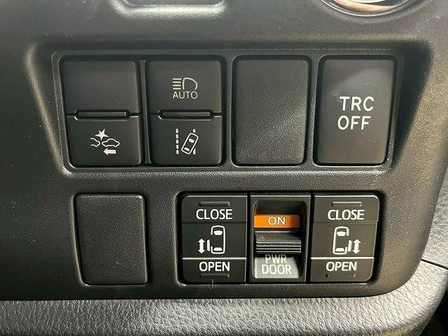 TOYOTA NOAH HYBRID 2019