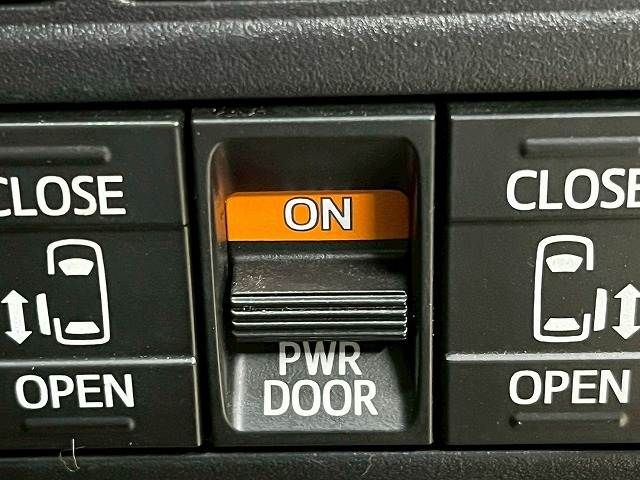 TOYOTA NOAH HYBRID 2019