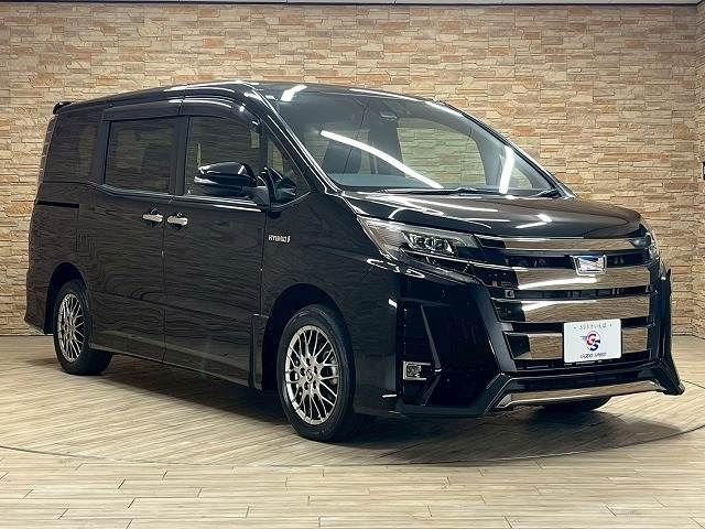 TOYOTA NOAH HYBRID 2019