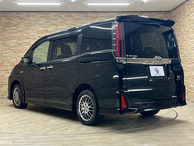 TOYOTA NOAH HYBRID 2019