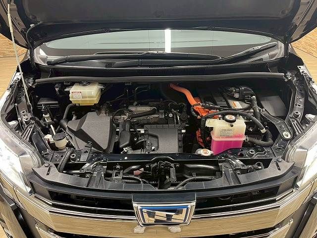 TOYOTA NOAH HYBRID 2019