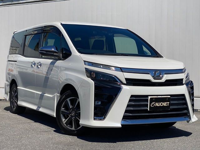 TOYOTA VOXY 2018