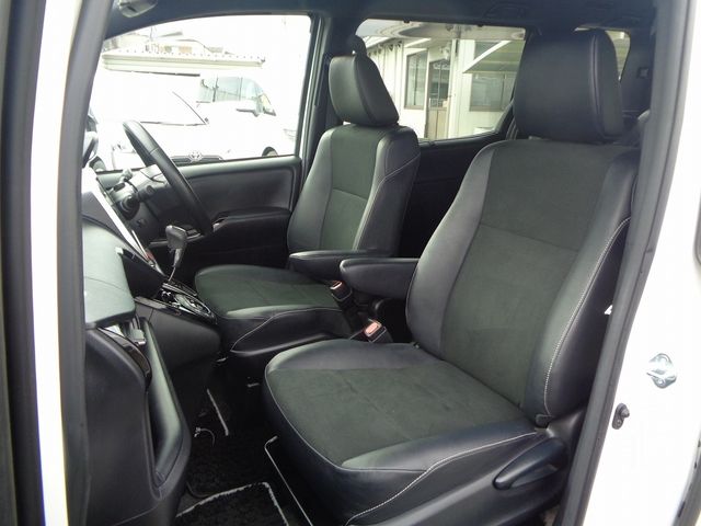 TOYOTA NOAH 2018