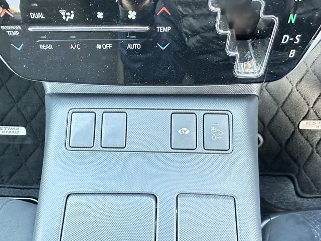 TOYOTA ESTIMA HYBRID 4WD 2017