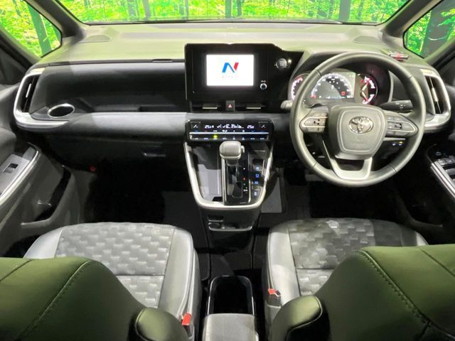 TOYOTA VOXY 4WD 2024