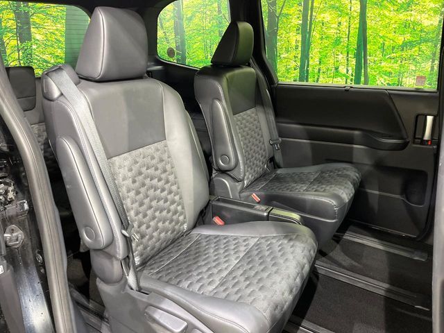 TOYOTA VOXY 4WD 2024