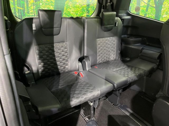 TOYOTA VOXY 4WD 2024